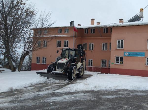 Koyulhisar Belediyesi Kar Temizleme Çalışmaları