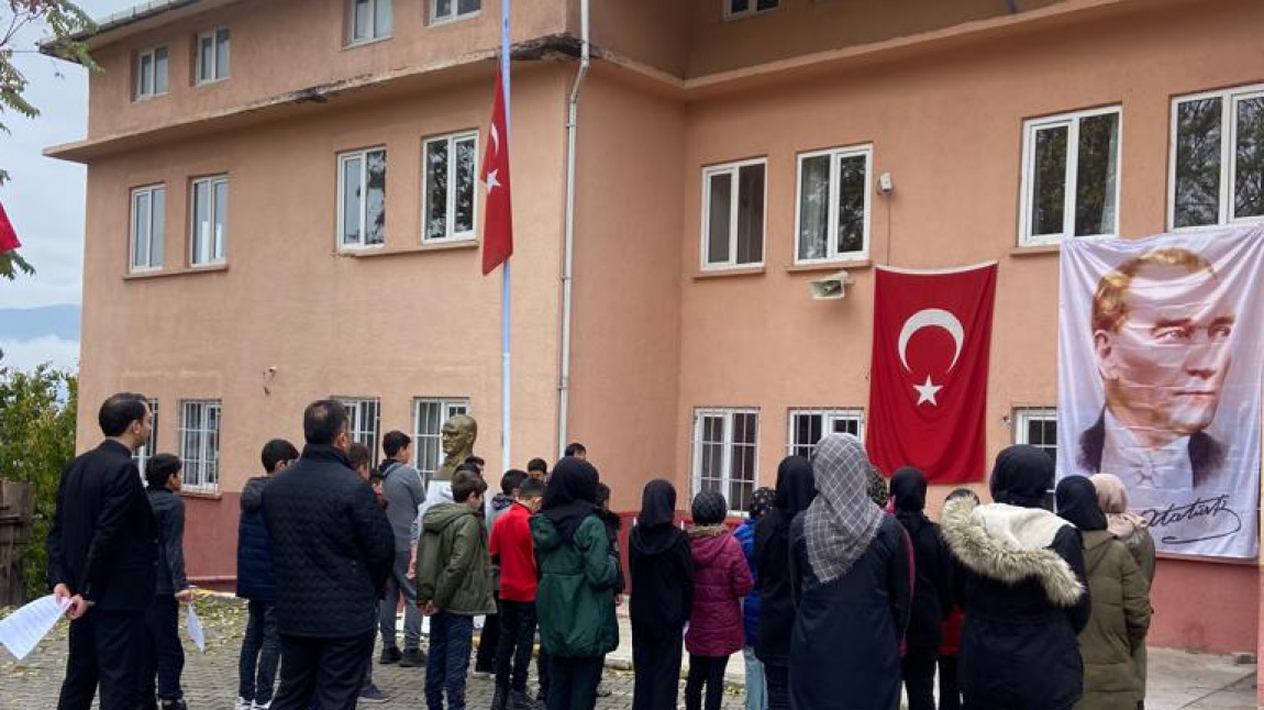 10 Kasım Gazi Mustafa Kemal ATATÜRK ün Ebediyete İrtihal Edişinin 84. Yıl Dönümü Anma Programı Yapıldı.